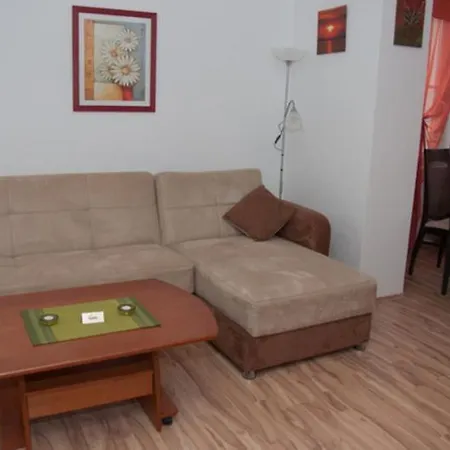 Michaelis Apartment *